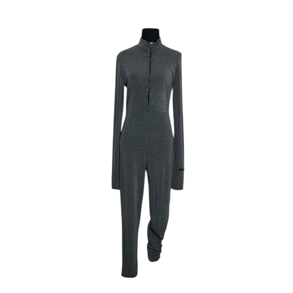 PrettyLittleThings gray long sleeves front zipper jumpsuit size 8